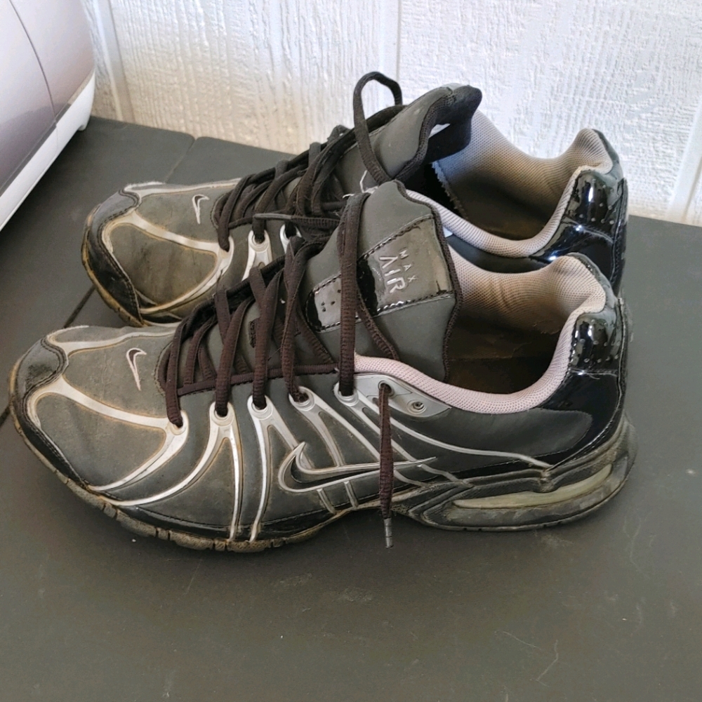 Nike tennis shoes